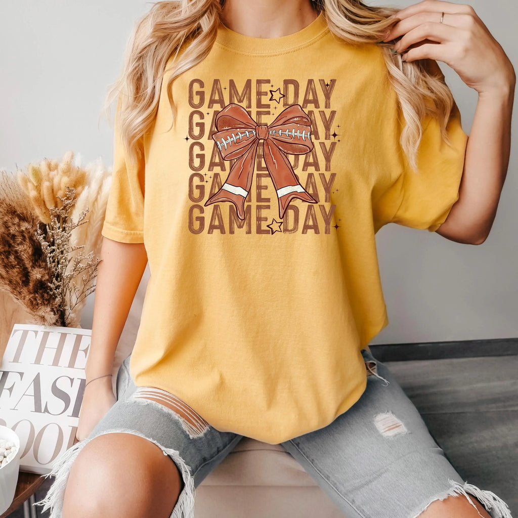 Game Day Comfort Colors T-Shirt for Women Football Bow Graphic Tee Fall Sports Fan Shirt CuteVintage Coquette Tailgate Outfit Game Day Top